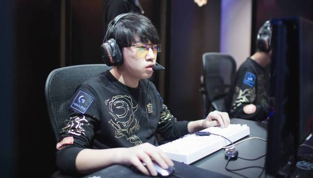 他採用最前 他採用最前